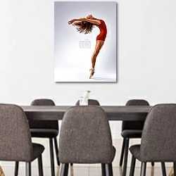 «Танцующая балерина 1» в интерьере переговорной комнаты в офисе