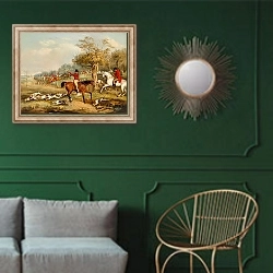 «Gone away» в интерьере классической гостиной с зеленой стеной над диваном