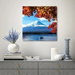 «Гора Фудзи и озеро Кавагутико туманной осенью» в интерьере современной гостиной с голубыми деталями