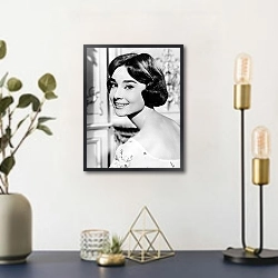 «Хепберн Одри 291» в интерьере в стиле ретро над столом