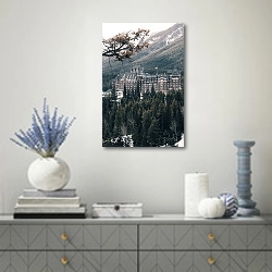 «Замок в горах, Банф, Канада» в интерьере современной гостиной с голубыми деталями