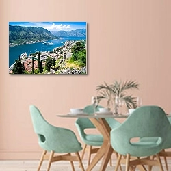 «Вид на Котор из крепости Святого Иоанна» в интерьере современной столовой в пастельных тонах