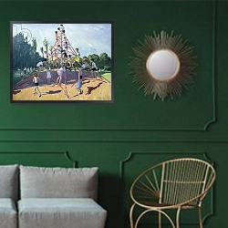 «Playground, Derby, 1990» в интерьере классической гостиной с зеленой стеной над диваном