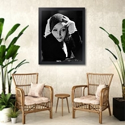 «Гарбо Грета 72» в интерьере комнаты в стиле ретро с плетеными креслами