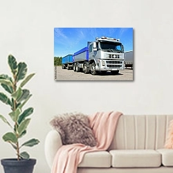 «Серый грузовик с синим трейлером» в интерьере современной светлой гостиной над диваном