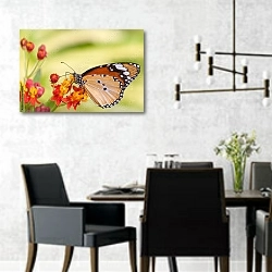 «Бабочка монарх на красных цветах в саду» в интерьере современной столовой с черными креслами