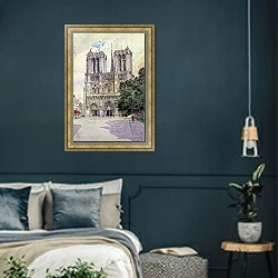 «Собор Парижской Богоматери, Париж» в интерьере классической спальни с темными стенами