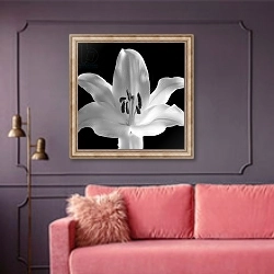 «Silent Sensual Lilly, 2006» в интерьере гостиной с розовым диваном