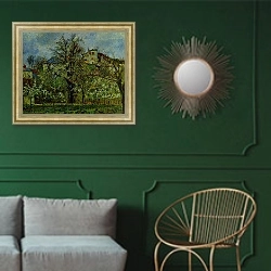 «Без названия 956» в интерьере классической гостиной с зеленой стеной над диваном