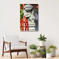 «Статуя китайского императорского льва в Шанхае, Храм Нефритового Будды» в интерьере современной комнаты над креслом