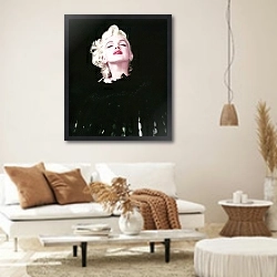 «Monroe, Marilyn 103» в интерьере светлой гостиной в стиле ретро