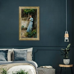 «Далёкие мысли 1880» в интерьере классической спальни с темными стенами