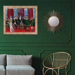 «Baccara» в интерьере классической гостиной с зеленой стеной над диваном