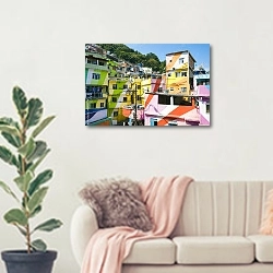 «Разноцветные здания Санта-Марта в Рио-де-Жанейро, Бразилия» в интерьере современной светлой гостиной над диваном