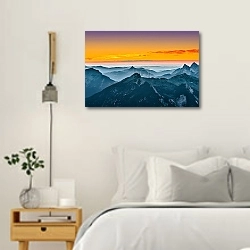 «Горный пейзаж с желтым небом» в интерьере белой спальни в скандинавском стиле