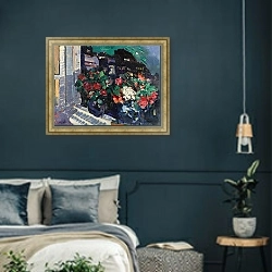 «Розы на подоконнике, Гурзуф» в интерьере классической спальни с темными стенами