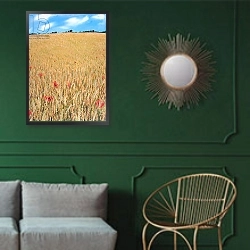 «Wheatfield, 2015,» в интерьере классической гостиной с зеленой стеной над диваном