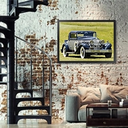«REO Royale Convertible Coupe '1931–35» в интерьере двухярусной гостиной в стиле лофт с кирпичной стеной