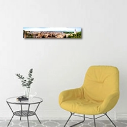 «Испания. Панорама Жироны» в интерьере светлой комнаты с желтым креслом