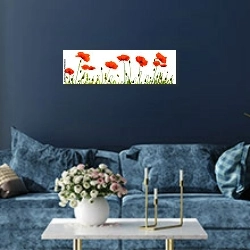 «Красные маки на белом фоне» в интерьере современной гостиной в синем цвете
