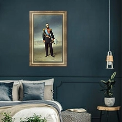 «Император Александр II» в интерьере классической спальни с темными стенами