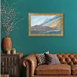 «У Подножия Гор Каракорум» в интерьере гостиной с зеленой стеной над диваном