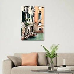 «Венеция, каналы 2» в интерьере современной светлой гостиной над диваном