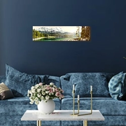 «Горное озеро, Германия» в интерьере стильной синей гостиной над диваном