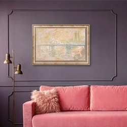 «Мост Чаринг-Кросс в Лондоне» в интерьере гостиной с розовым диваном