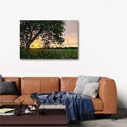 «Дерево около туманной реки» в интерьере современной гостиной над диваном