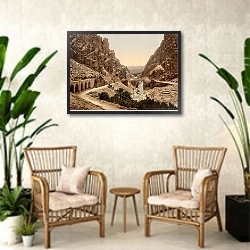 «Египет. Эль-Кантара, ущелье» в интерьере комнаты в стиле ретро с плетеными креслами
