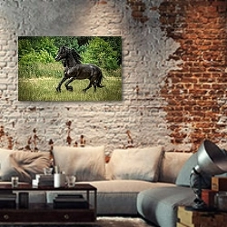 «Черный скакун» в интерьере гостиной в стиле лофт с кирпичной стеной