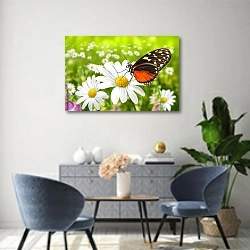 «Бабочка монарх на цветке ромашки в летнем поле» в интерьере современной гостиной над комодом
