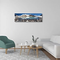 «Горы Чо-Ойю, отражающиеся в озере» в интерьере современной гостиной в светлых тонах