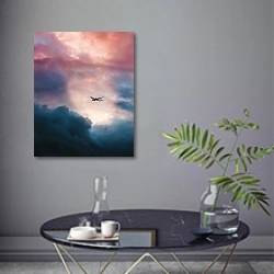 «Самолет в розовых облаках» в интерьере современной гостиной в серых тонах