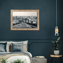 «Лондонские горизонты у Уэстминстера» в интерьере классической спальни с темными стенами