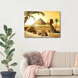 «Сфинкс и пальмы» в интерьере современной светлой гостиной над диваном