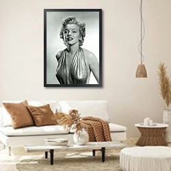 «Monroe, Marilyn 51» в интерьере светлой гостиной в стиле ретро