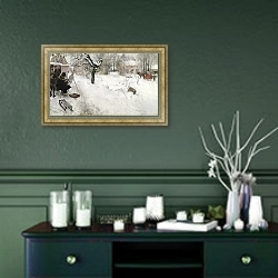 «Художник под открытым небом. Зимний мотив на Осегатан, 145, Стокгольм.» в интерьере прихожей в зеленых тонах над комодом