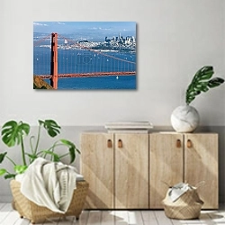 «Золотые ворота Сан-Франциско: Симфония мостов и горизонта» в интерьере современной комнаты над комодом