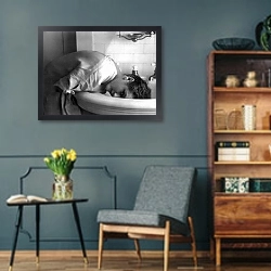 «Pickford, Mary 14» в интерьере гостиной в стиле ретро в серых тонах