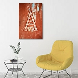 «Красная буква А» в интерьере комнаты в скандинавском стиле с желтым креслом