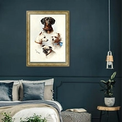 «Разношерстная команда» в интерьере классической спальни с темными стенами