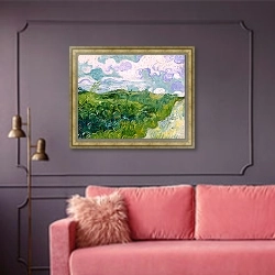 «Зеленые пшеничные поля» в интерьере гостиной с розовым диваном