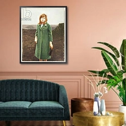 «The Green Coat» в интерьере классической гостиной над диваном
