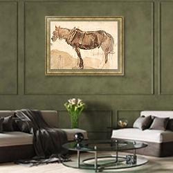 «Лошадь в сбруе, Видимая с близкого расстояния» в интерьере гостиной в оливковых тонах