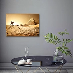 «Пирамиды в пустыне» в интерьере современной гостиной в серых тонах