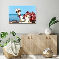 «Белый верблюд отдыхает на египетском пляже» в интерьере современной комнаты над комодом