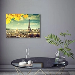 «Осенний Париж» в интерьере современной гостиной в серых тонах