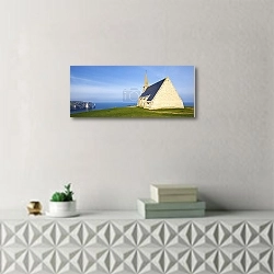 «Франция, Нормандия. Часовня на побережье Этреты» в интерьере современной комнаты над тумбой